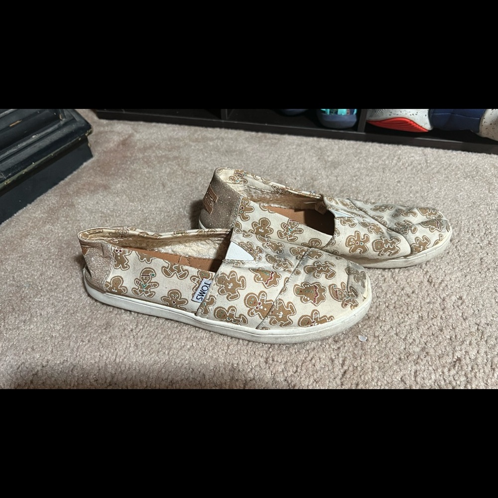 TOMS Gingerbread size Y4 slip ons